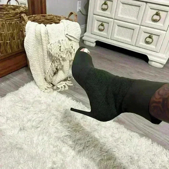 Steve Madden Kristi Peep Toe 3/4
Boot Stiletto - Picture 7 of 16